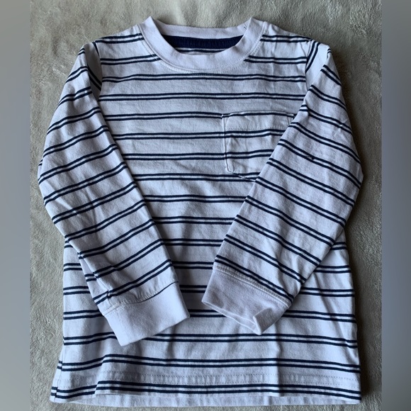 Carter’s Bundle of 4 long sleeve Size 3T - Picture 4 of 7